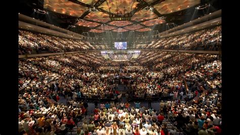 Jan 29, 2018 · According to the Hartford Institute for Religious Research, a megachurch is a very active Protestant congregation with an average of 2,000 or more weekly attendees and a multitude of outreach programs and ministries. Currently, there are over 1,300 megachurches in the United States. Roughly 50 of these churches have a weekly attendance between ... 